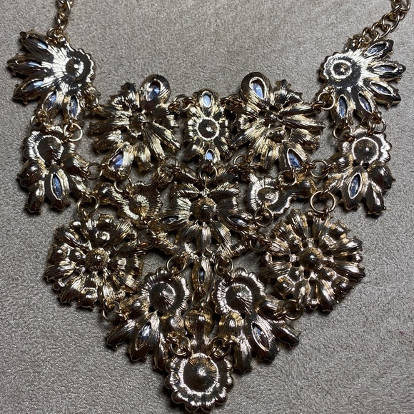 Beautiful Statement Necklace - Picture 4 of 6